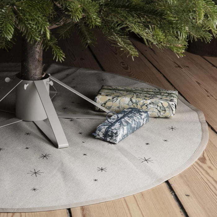Ferm LIving Star tappeto per l'albero di Natale, sabbia & nero