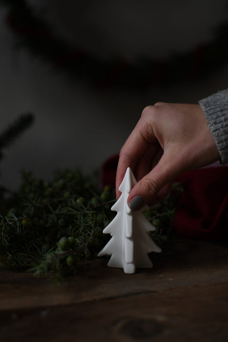 Storefactory Granvby albero di Natale in ceramica, bianco 10cm